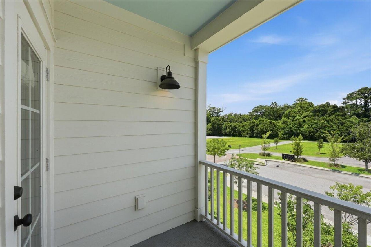 639 N Laurel Street Photo 37