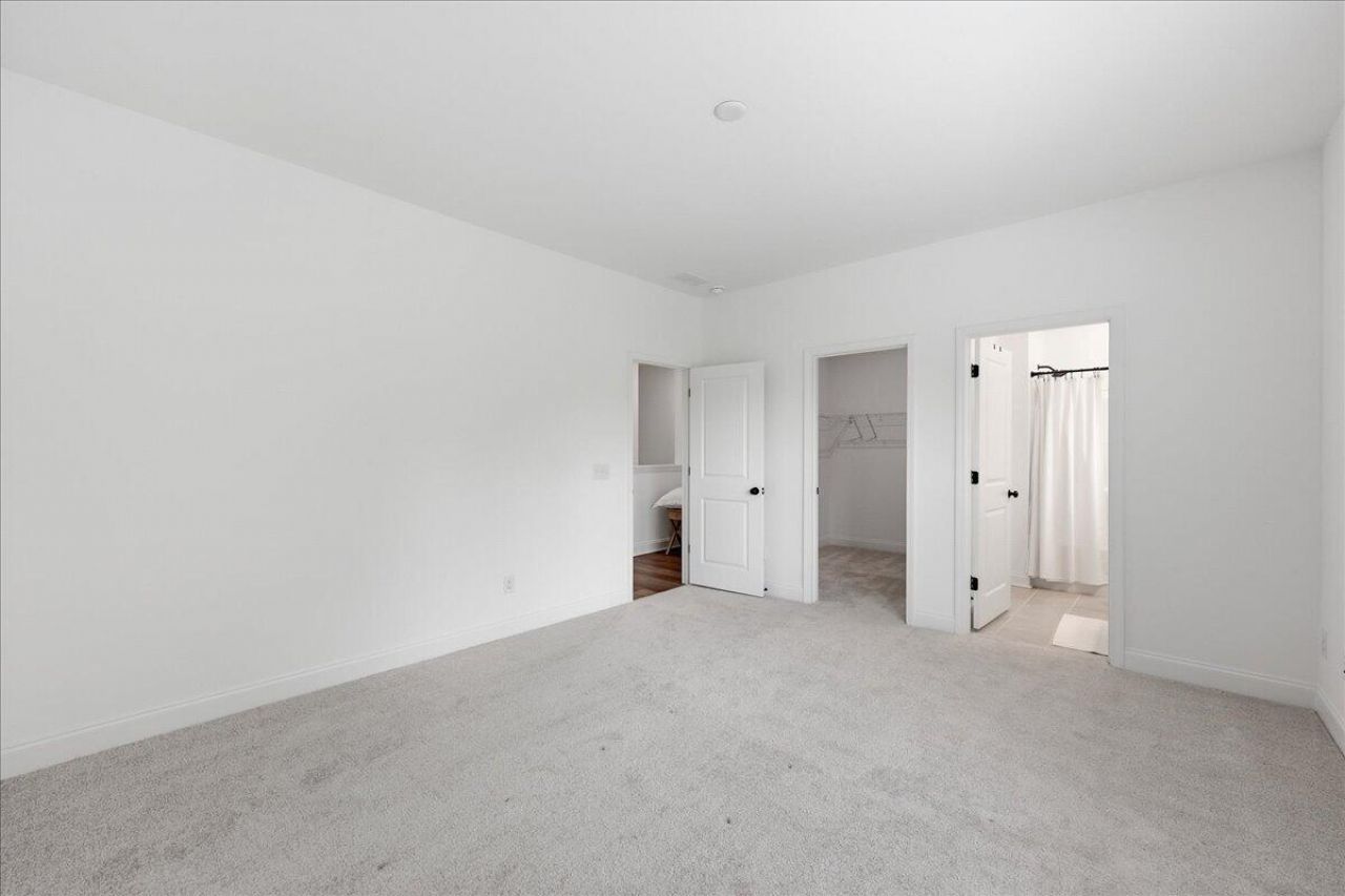 639 N Laurel Street Photo 41