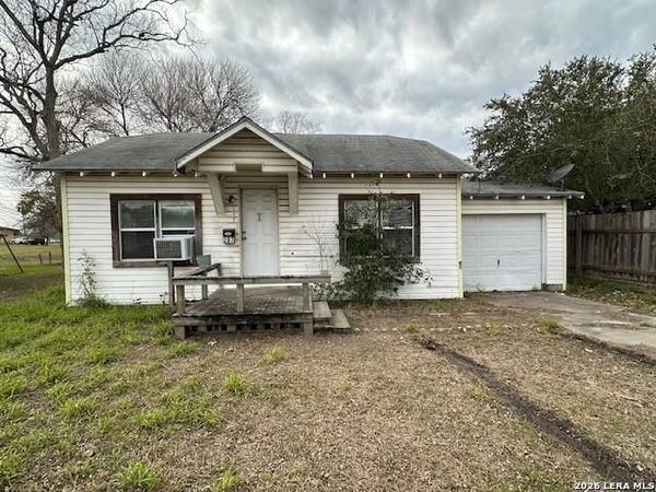 209 N ONEAL AVE, Sinton, TX 78387