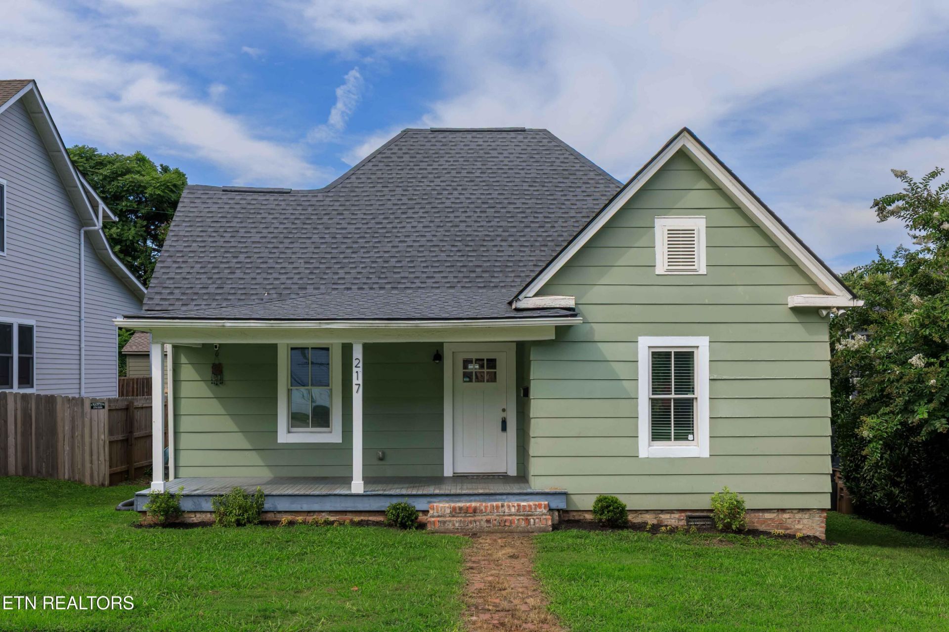 217 Leonard Place, Knoxville, TN 37917 Main Photo