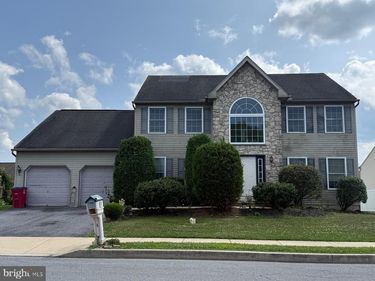 215 N SANDY LANE , SINKING SPRING, PA 19608