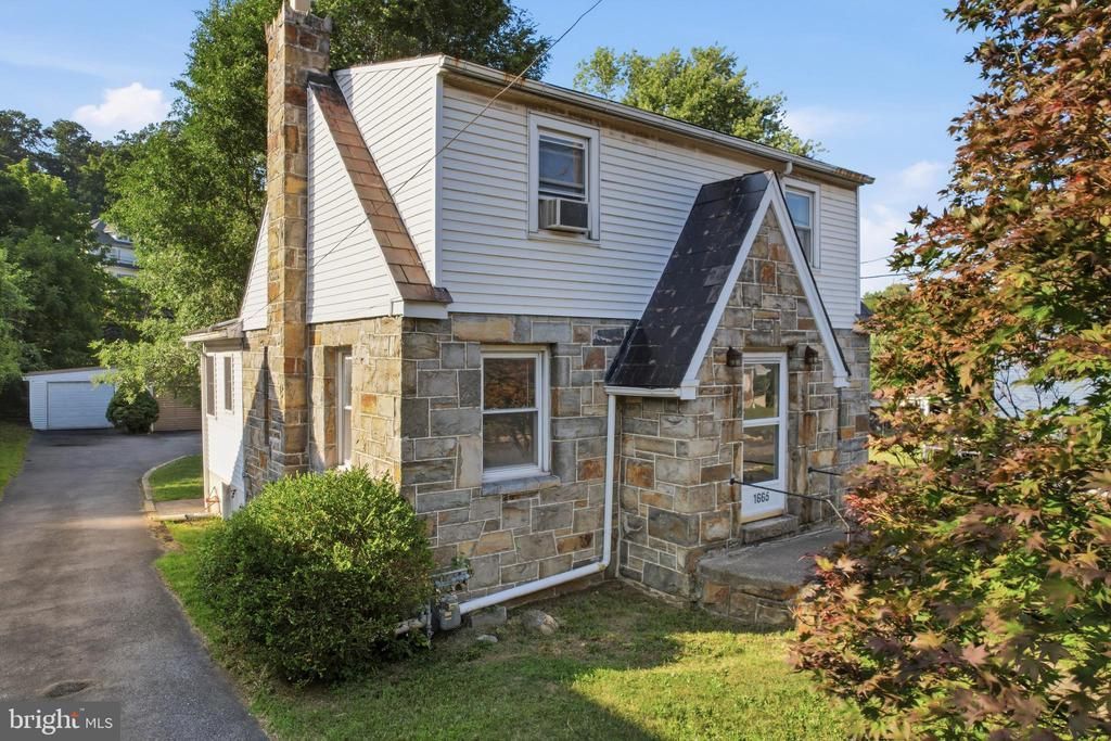 1665 BROADWAY , BETHLEHEM, PA 18015