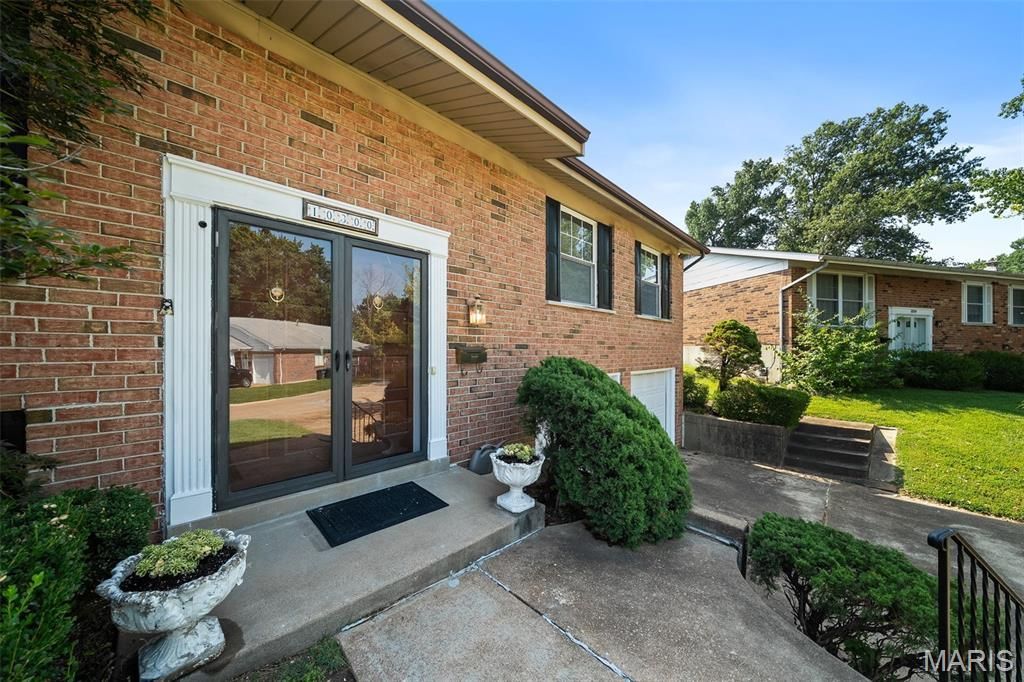 10300 Parkman Drive , Saint Louis, MO 63123 Main Photo