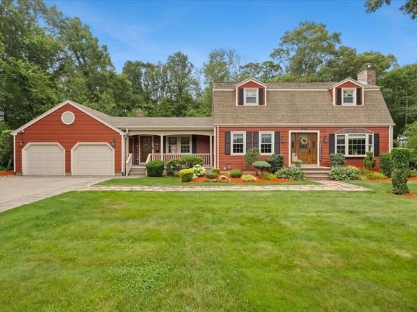 195 Colonial Dr, Somerset, MA 02726