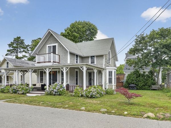 59 Tuckernuck Ave, Oak Bluffs, MA 02557