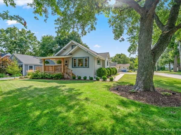 701 Monroe Avenue, St. Charles, IL 60174