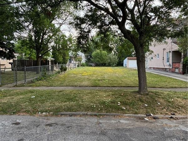 829 Whitcomb Road , Cleveland, OH 44110