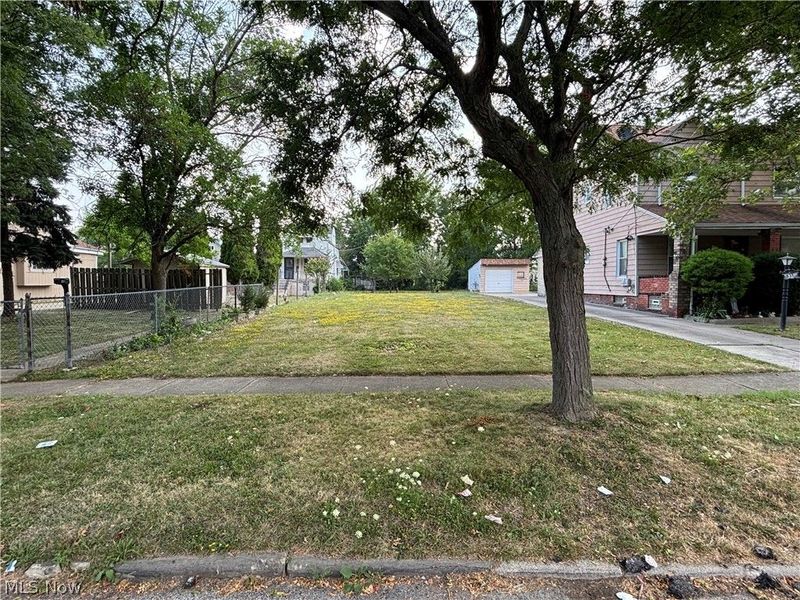 829 Whitcomb Road, Cleveland, OH 44110 Photo 2
