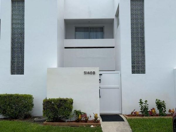 5140 ELMHURST Road, Unit B, West Palm Beach, FL 33417
