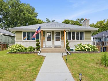 717 6th Avenue S, Hopkins, MN 55343