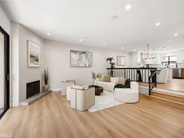5711 Owensmouth , Unit 125, Woodland Hills, CA 91367