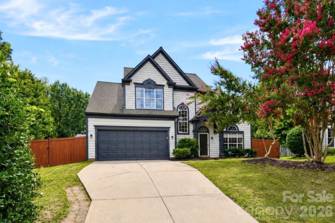 6634 Bells Mill Drive, Charlotte, NC 28269 Main Photo