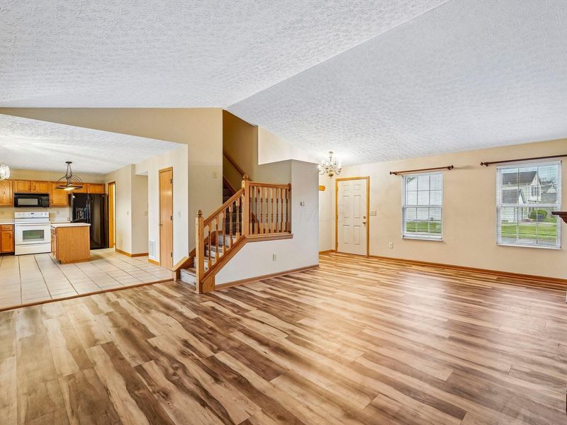 7346 Oliver Winchester Drive, Canal Winchester, OH 43110 Photo 2
