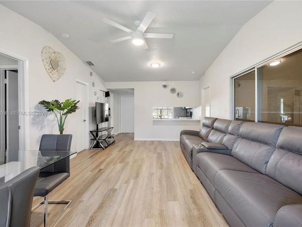 5550 S Lakewood Cir S #B , Margate, FL 33063