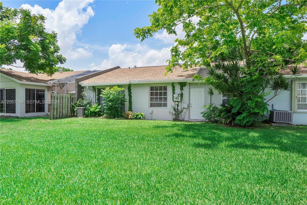 5550 S Lakewood Cir S #b , Margate, FL 33063 Photo