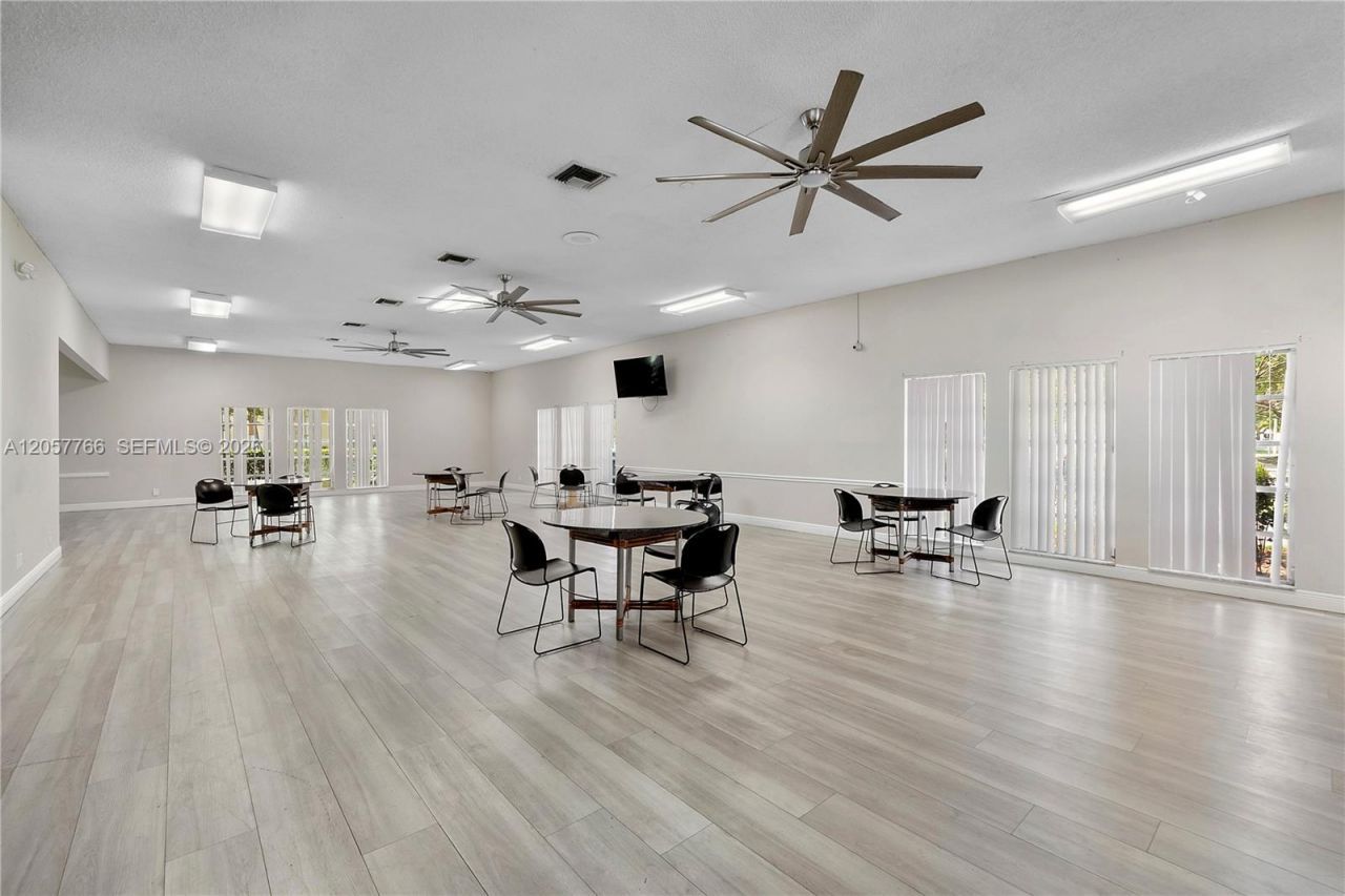 5550 S Lakewood Cir S #b , Margate, FL 33063 Photo