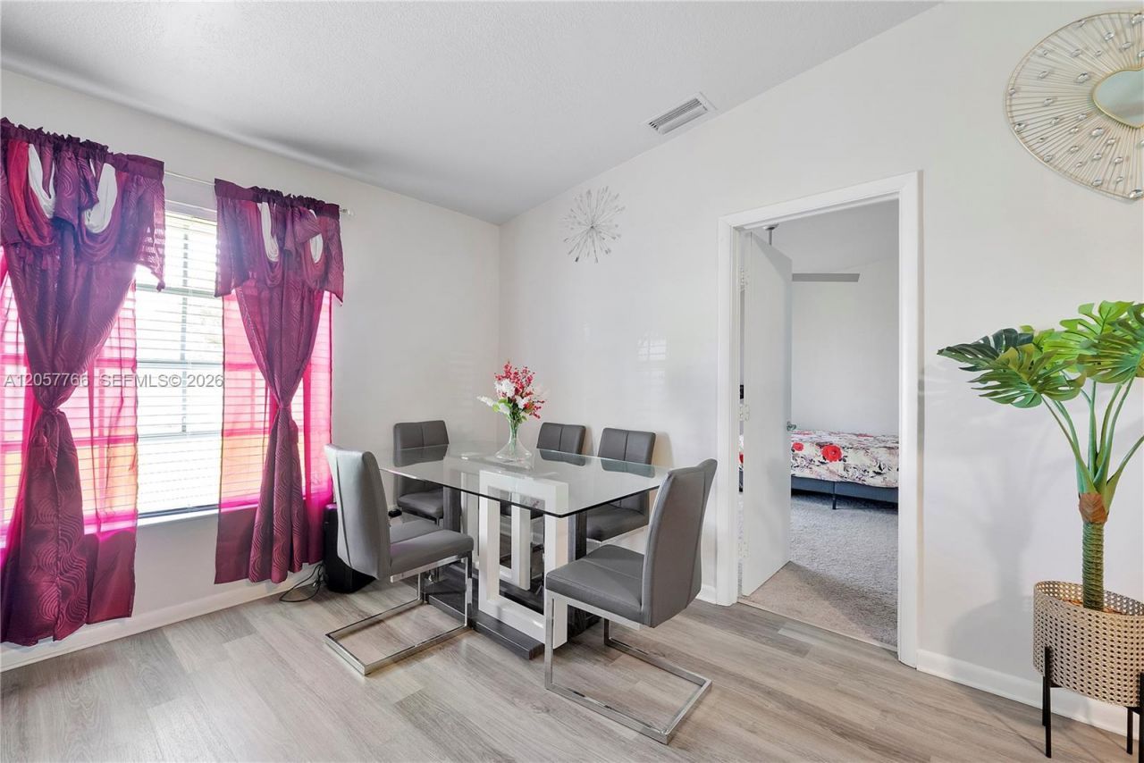 5550 S Lakewood Cir S #b , Margate, FL 33063 Photo