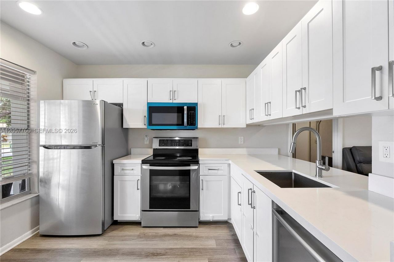 5550 S Lakewood Cir S #b , Margate, FL 33063 Photo