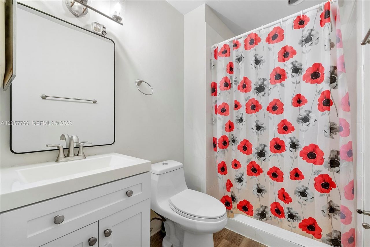 5550 S Lakewood Cir S #b , Margate, FL 33063 Photo