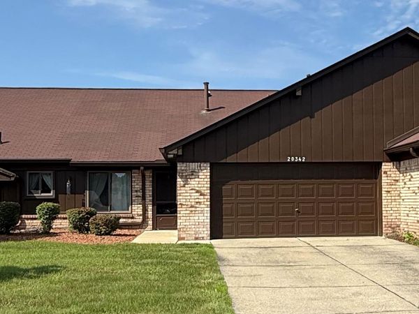 20342 Pine Meadow Drive, Clinton Township, Mi 48036
