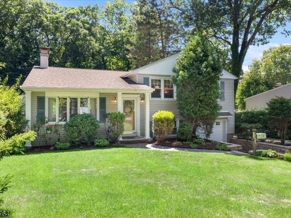85 Page Dr, Oakland, NJ 07436