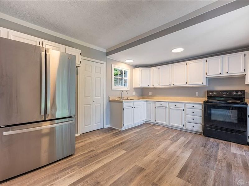 620 E Cecil Street, Springfield, OH 45503 Photo 8