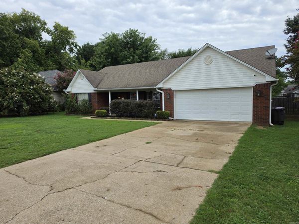 2304 Normandy Lane, Searcy, AR 72143