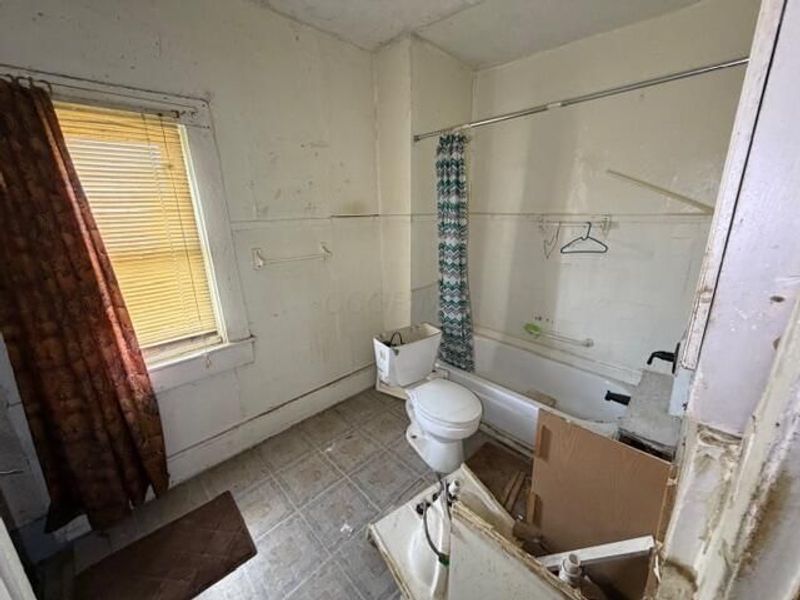 873 Bassett Avenue, Columbus, OH 43219 Photo 8