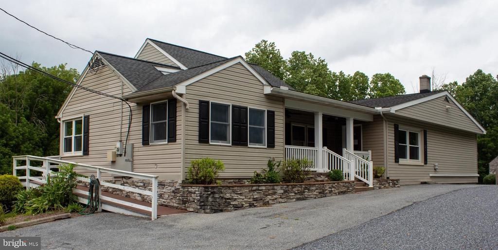 204 HERRVILLE ROAD, WILLOW STREET, PA 17584