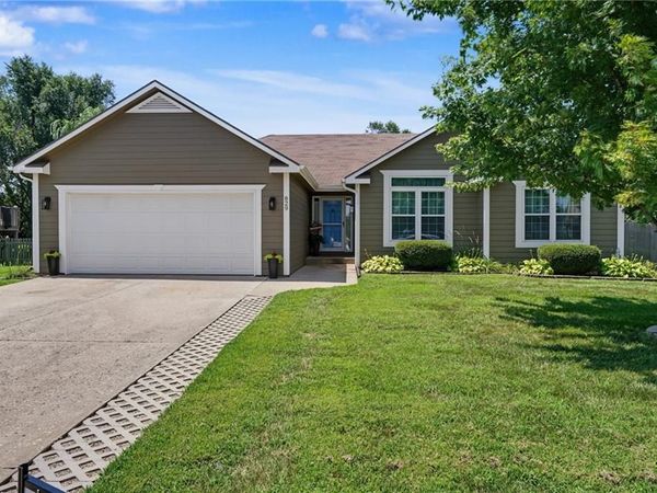 829 E 12th Street, Eudora, KS 66025