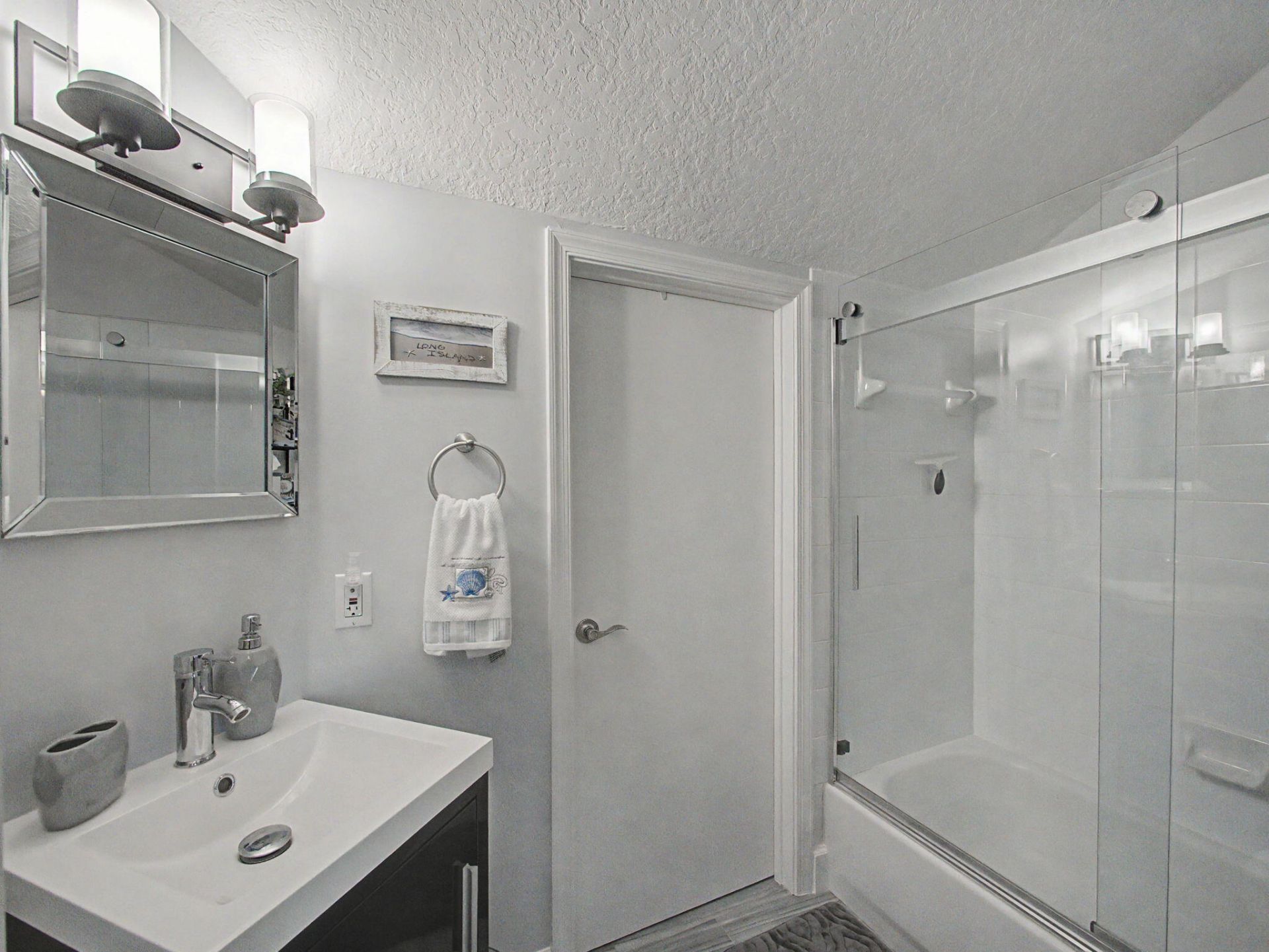 1019 Via Jardin, Riviera Beach, FL 33418 Photo