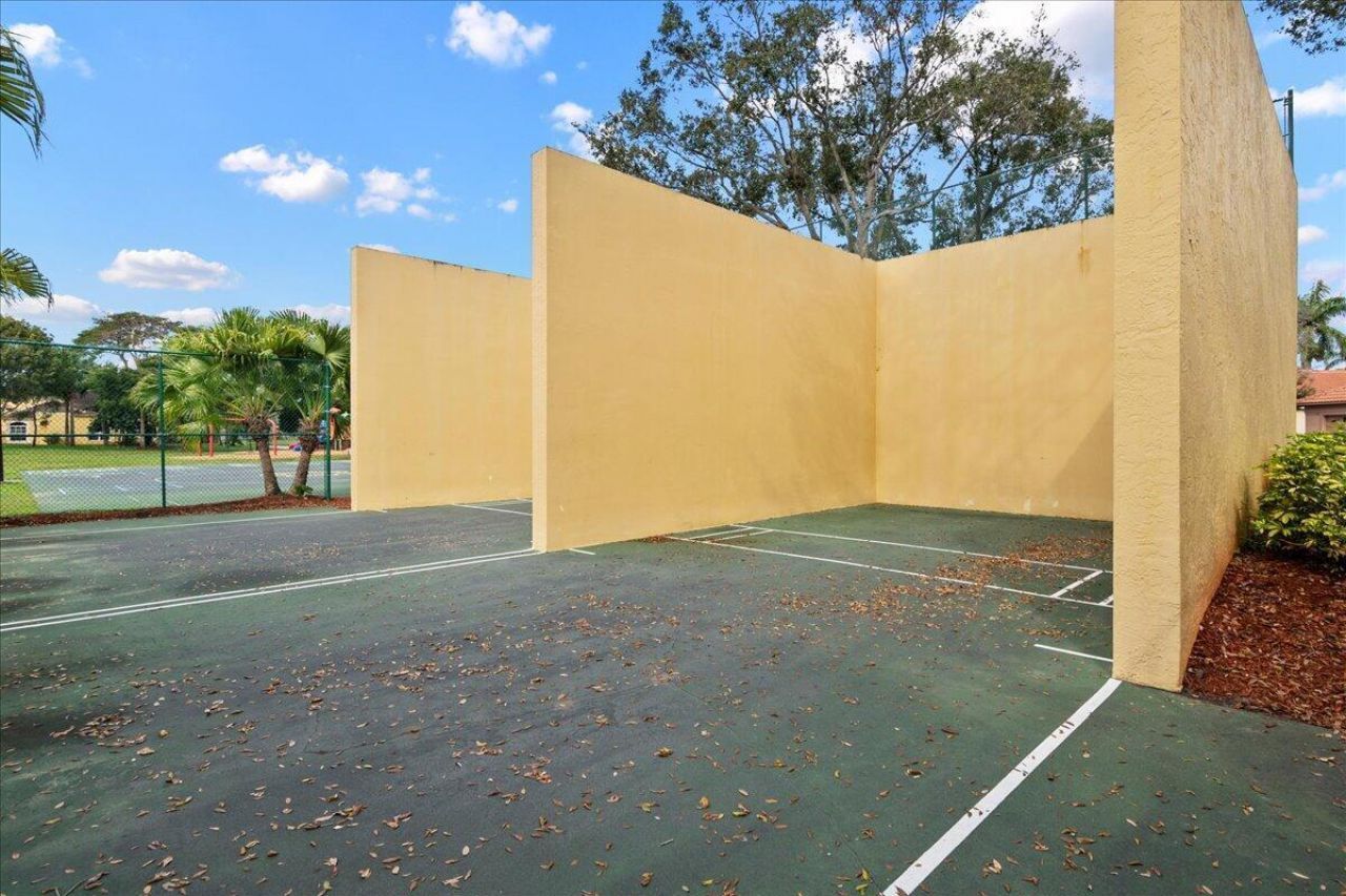 1019 Via Jardin, Riviera Beach, FL 33418 Photo