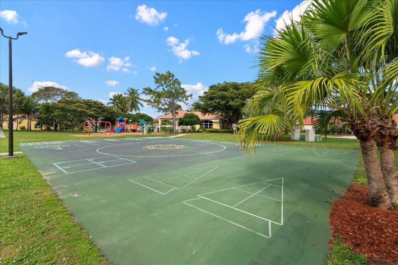 1019 Via Jardin, Riviera Beach, FL 33418 Photo