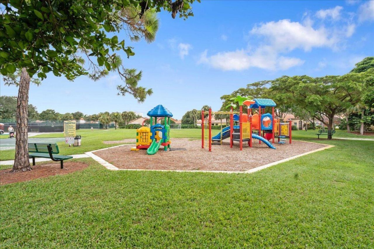 1019 Via Jardin, Riviera Beach, FL 33418 Photo