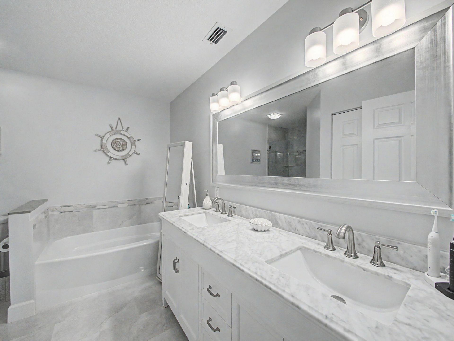1019 Via Jardin, Riviera Beach, FL 33418 Photo