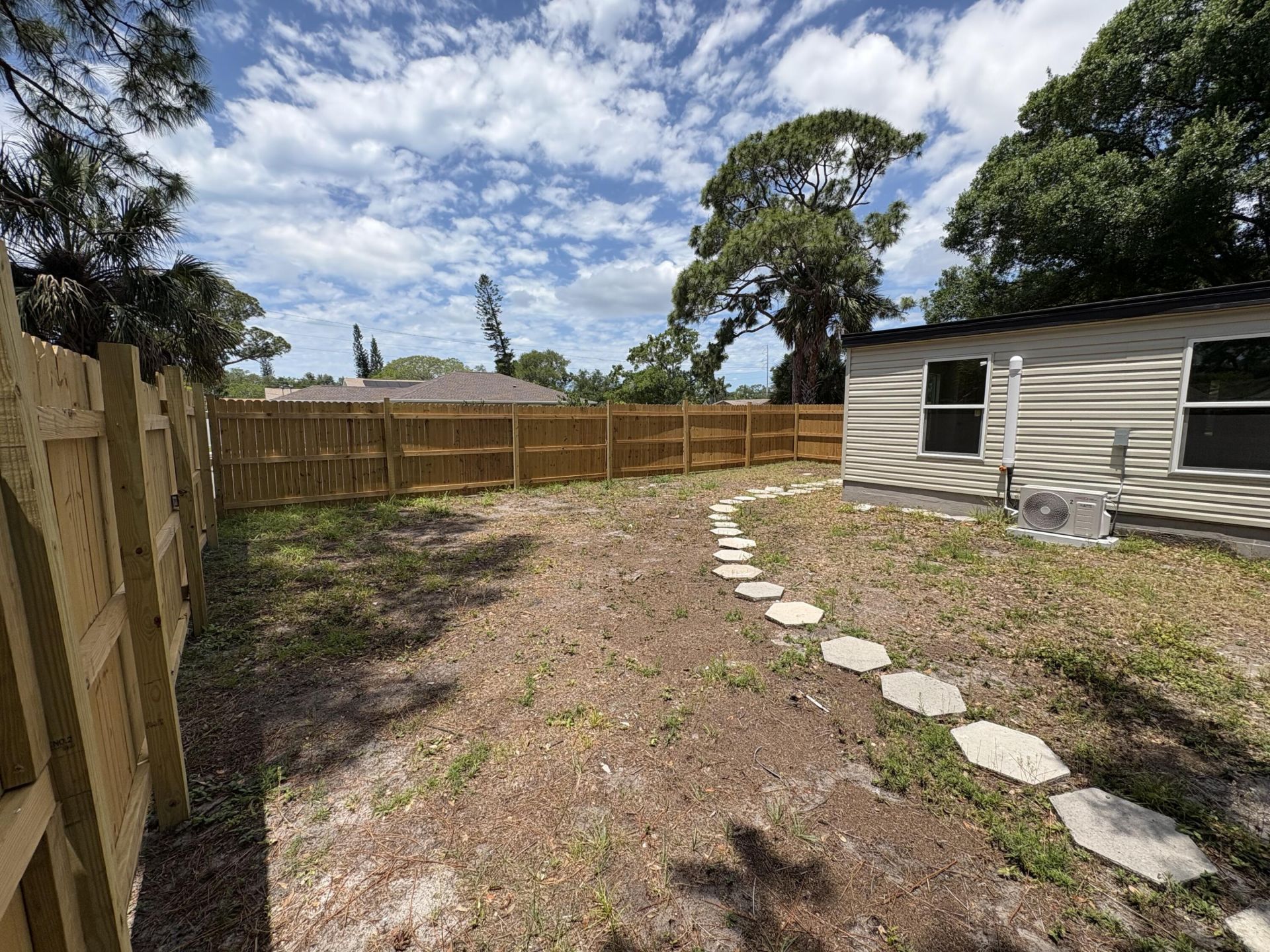 6948 Dartmouth Avenue N, Saint Petersburg, FL 33710 Photo