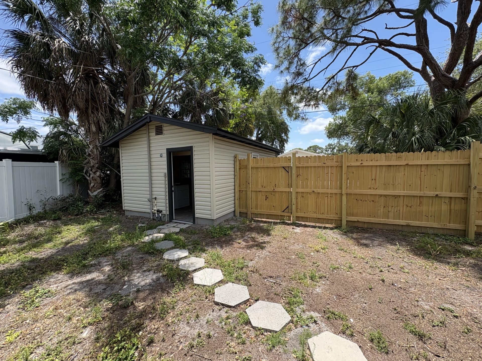 6948 Dartmouth Avenue N, Saint Petersburg, FL 33710 Photo