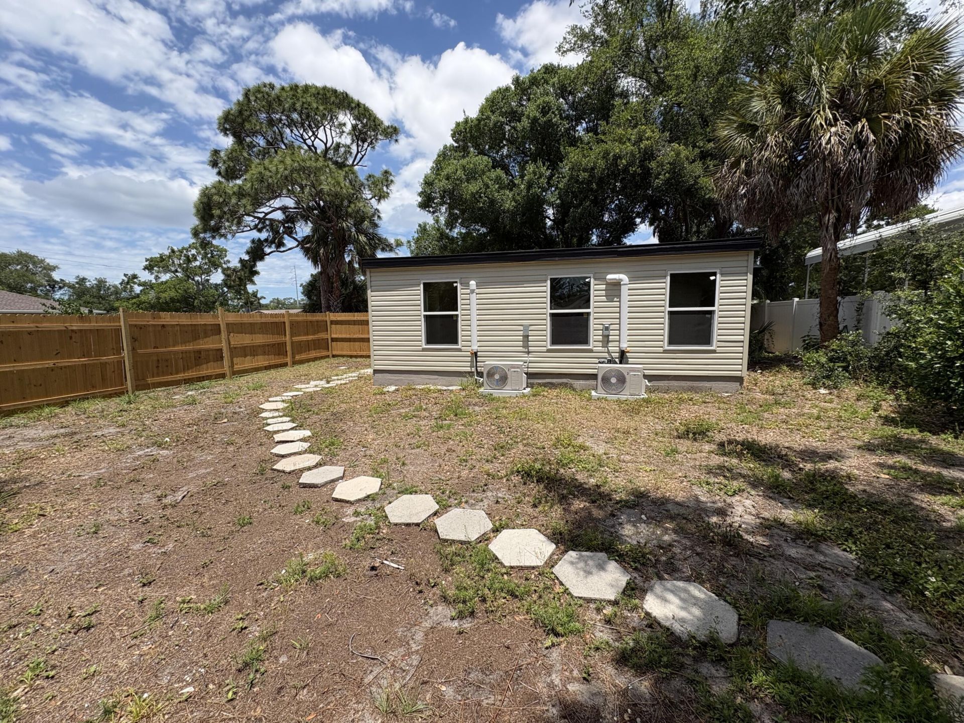 6948 Dartmouth Avenue N, Saint Petersburg, FL 33710 Photo