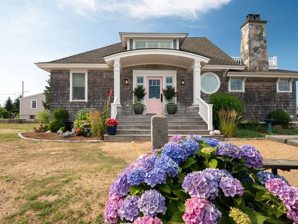 11 Julia St, Newburyport, MA 01950