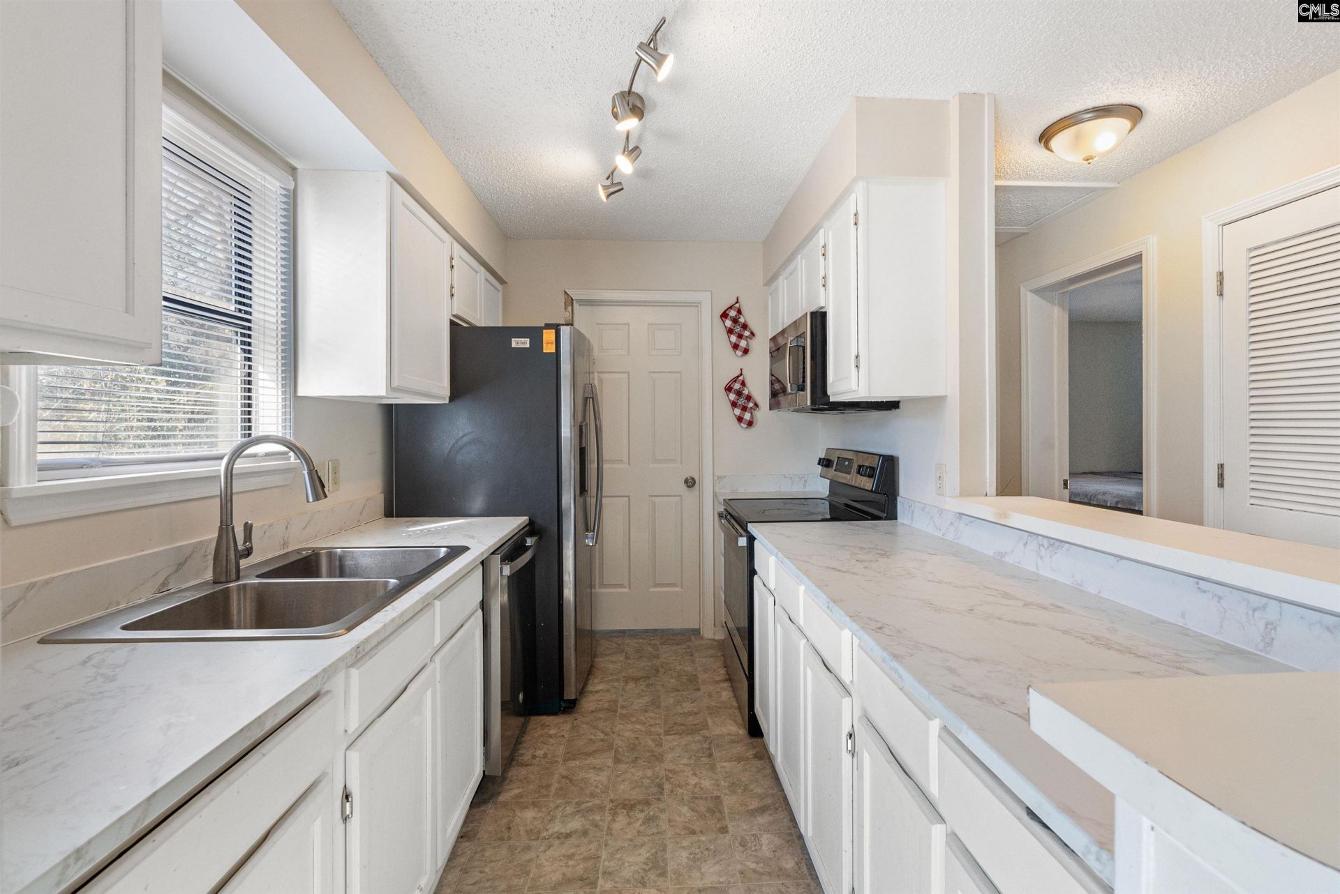 37 Canterbury Court  Photo 12