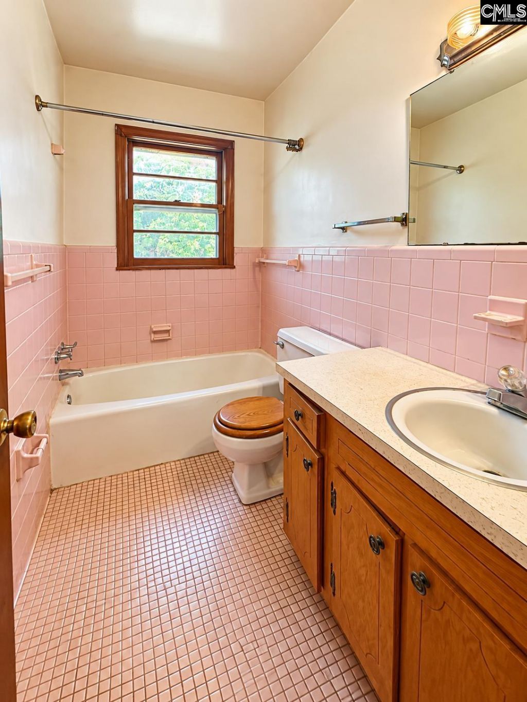 446 Holloway Street Photo 13