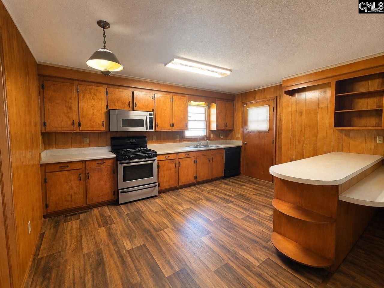 446 Holloway Street  Photo 6