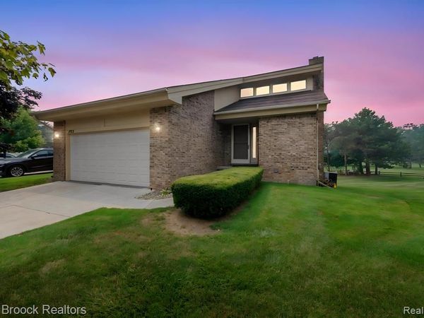 4723 Fairway Court , Waterford Twp, MI 48328