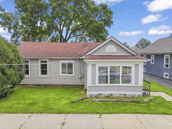 523 Batavia Avenue , Aurora, IL 60506