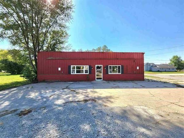 594 Eastern Ave, Marengo, IA 52301