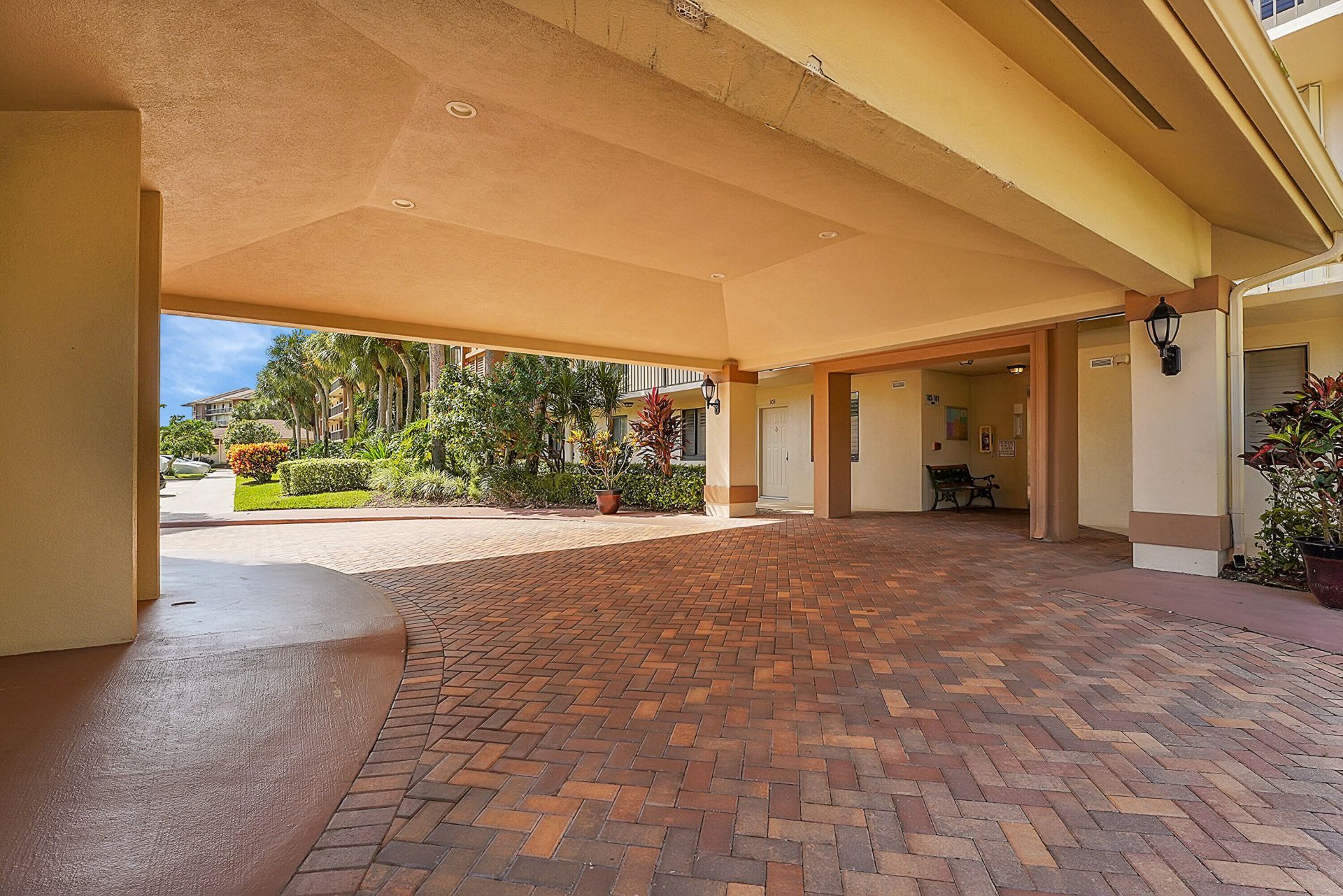 2001 Marina Isle Way, Unit 203, Jupiter, FL 33477 Photo
