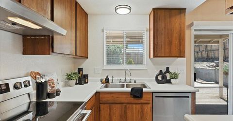 8570 Corrigan Way, Reno, NV 89506 Photo