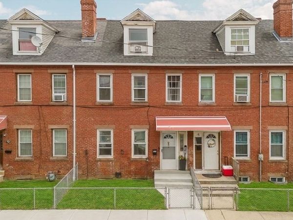 14 Center St, Holyoke, MA 01040
