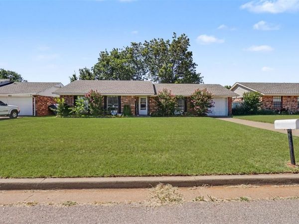 404 Kimberly Drive, Elk City, OK 73644