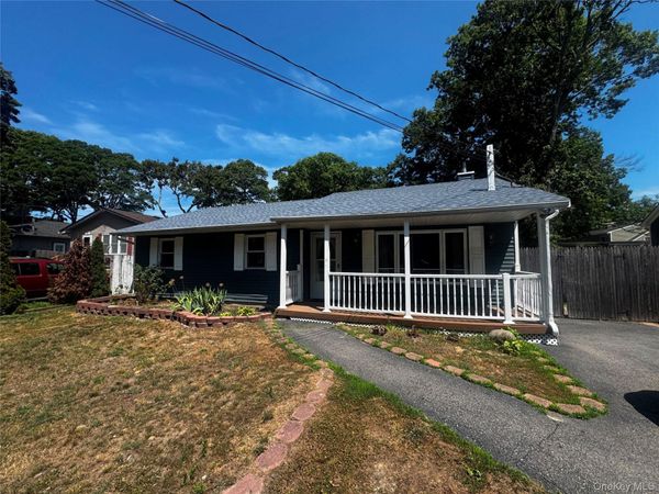 133 Shinnecock Avenue , Mastic, NY 11950